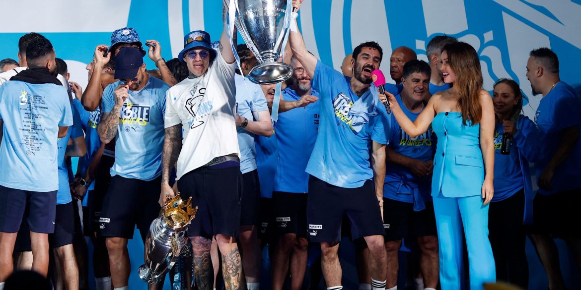 Bye bye: £330k-per-week stars want out of Man City to join the same club