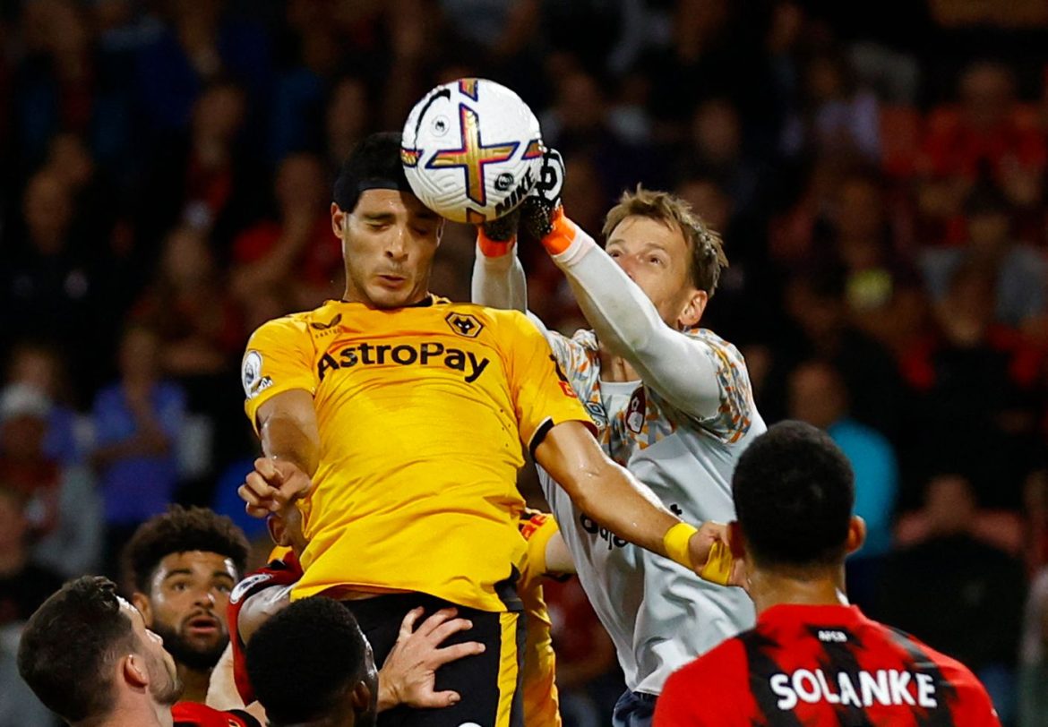 Pereira can silence Jimenez by unleashing "incredible" Wolves star