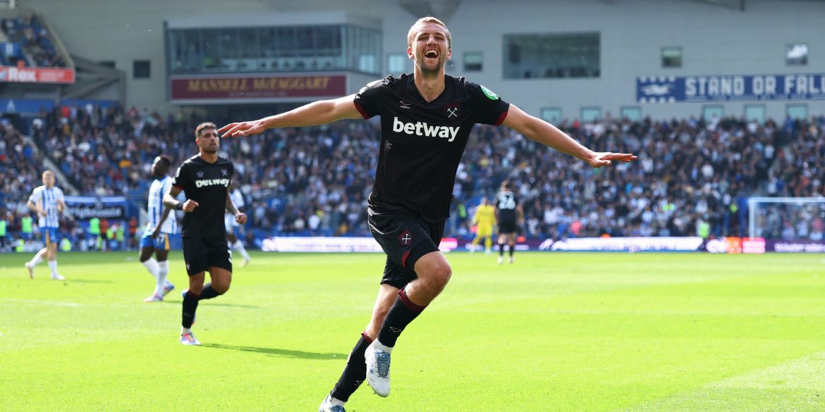 New Soucek: West Ham submit £17.5m offer to sign "complete" CM